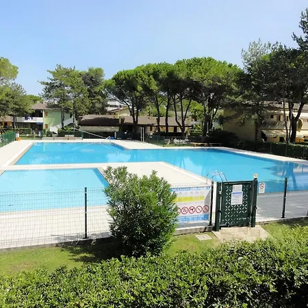 And Bright Flat With Pool Apartament