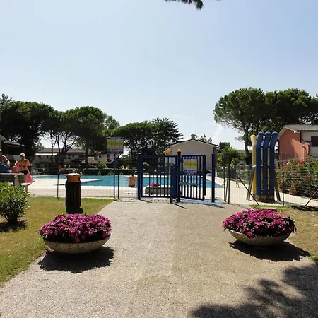 Apartman And Bright Flat With Pool *