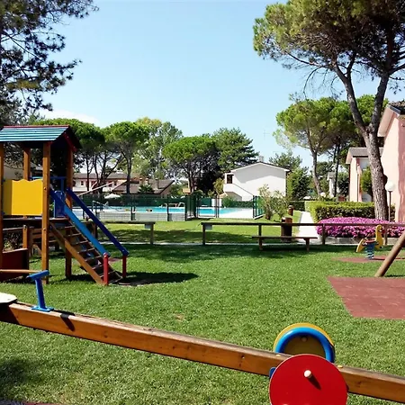 And Bright Flat With Pool Bibione