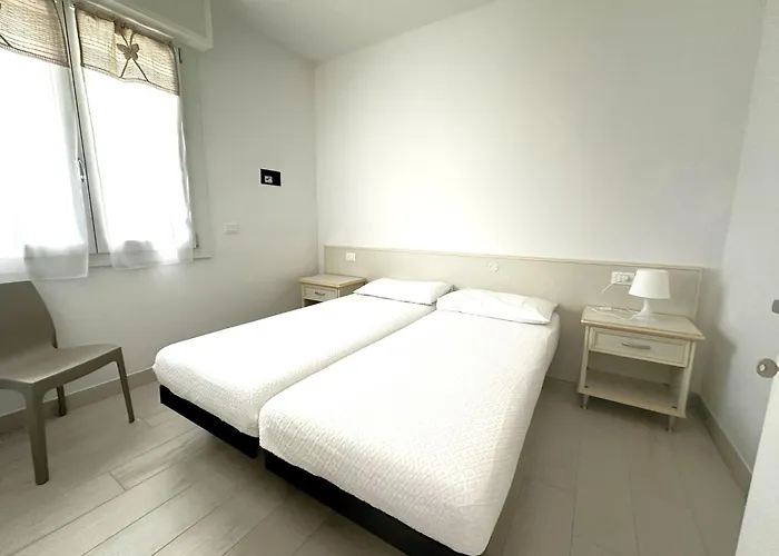 And Bright Flat With Pool *