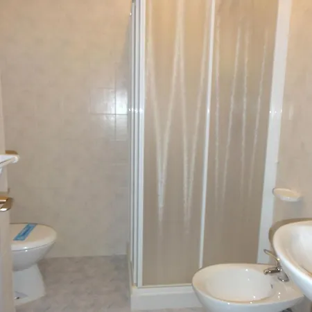 And Bright Flat With Pool