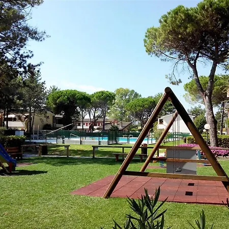 And Bright Flat With Pool Bibione