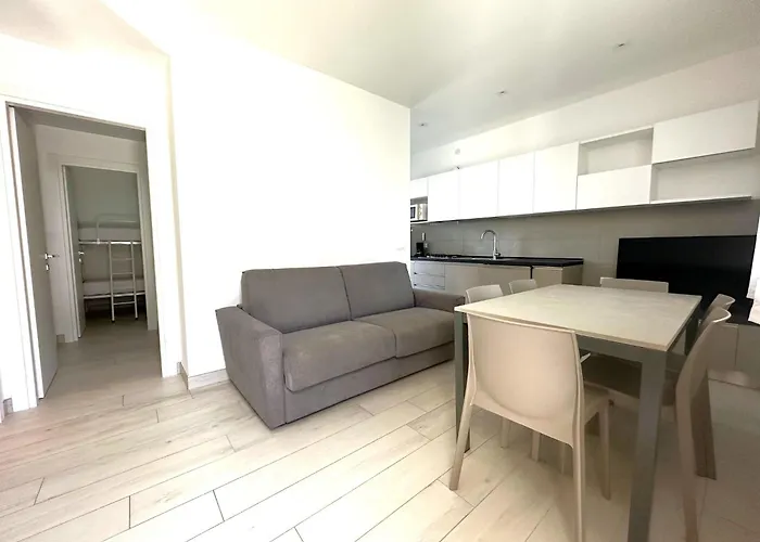 And Bright Flat With Pool Апартаменти *