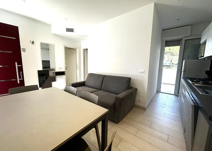 And Bright Flat With Pool * Бібіоне