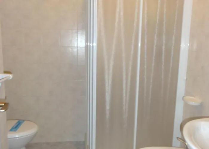 And Bright Flat With Pool