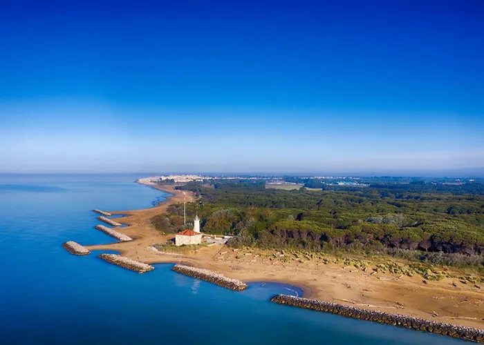 And Bright Flat With Pool *